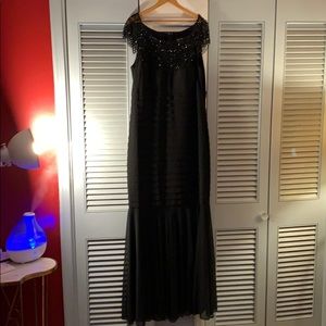 Black full length evening gown. Sz 18W.